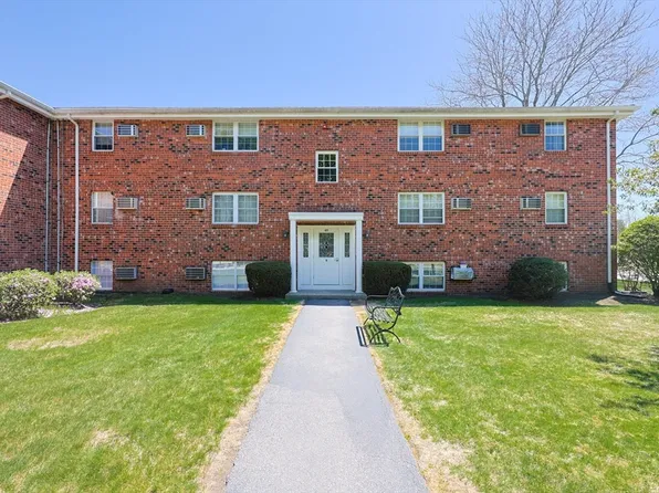 89 Pleasant St APT D3, Medfield, MA 02052