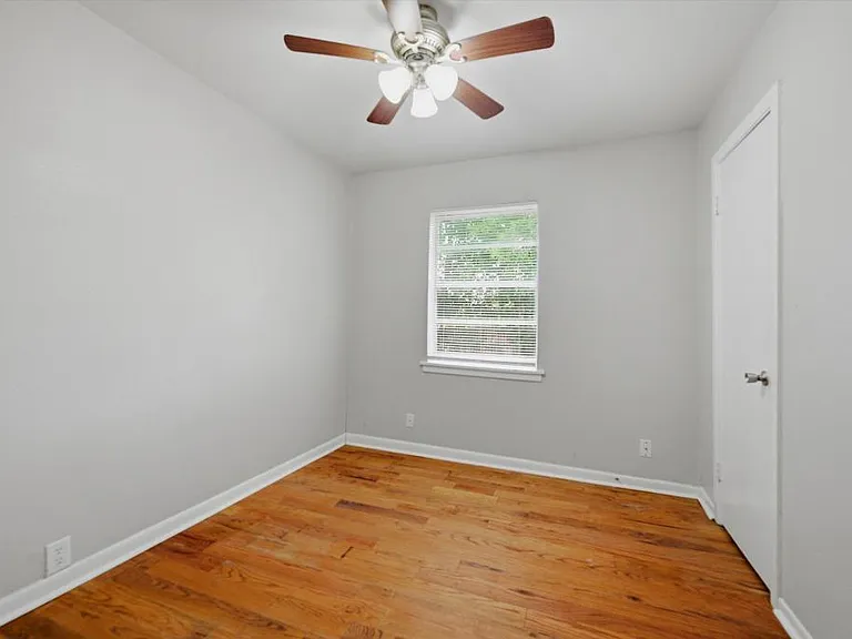 2521 N Hickory St — Photo 18