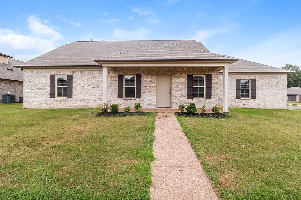 4 bed, 2.0 bath, 1802 sqft, $1,860 — Photo 1