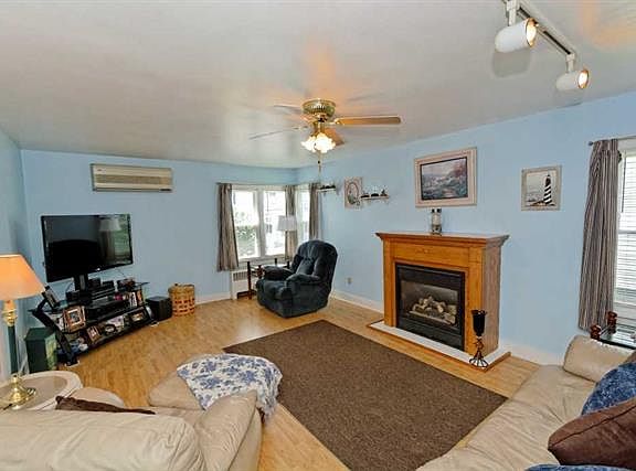 4th image of 13 Lawrence St