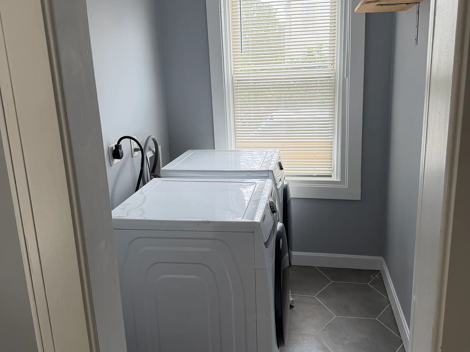 4 bed, 1400 sqft, $2,300 — Photo 2