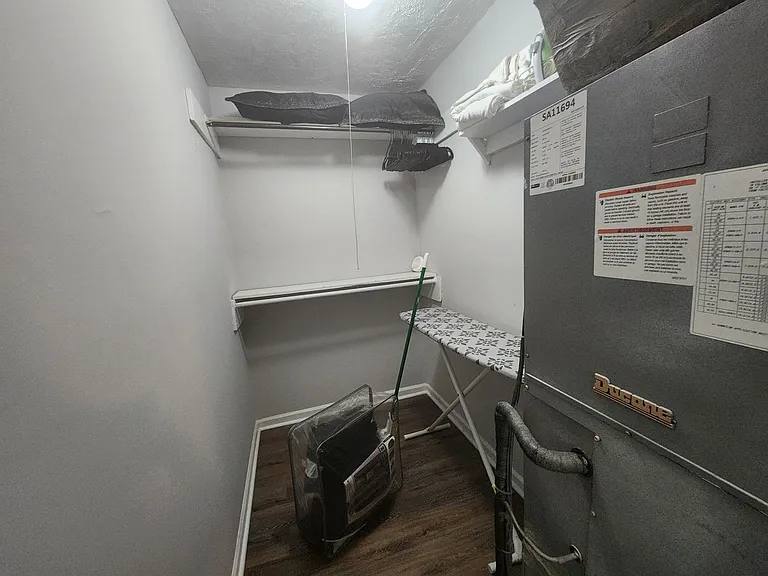 917 Oakview Ave — Photo 15