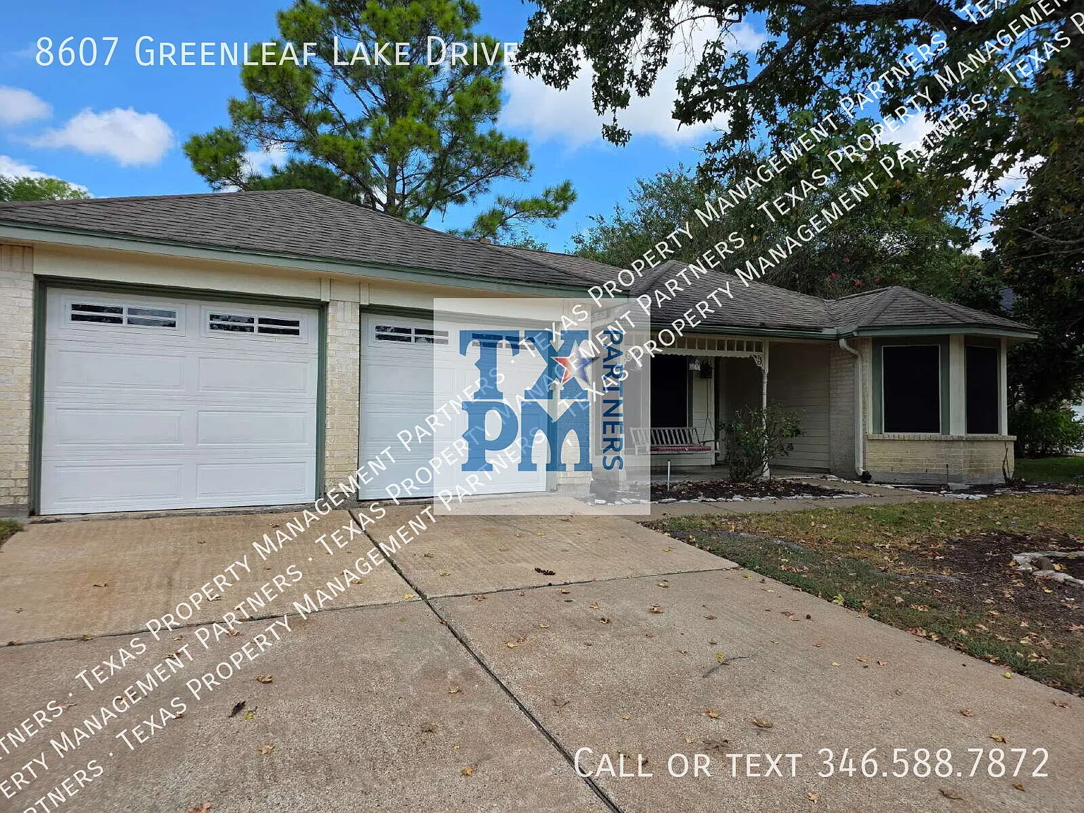 Charming 3 Bed Home on a Quiet Cul-de-Sac with Spacious Backyard — Photo 3
