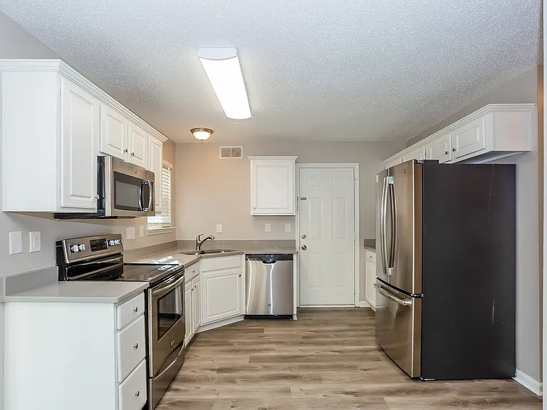 7425 Saddle Trail Ln — Photo 7