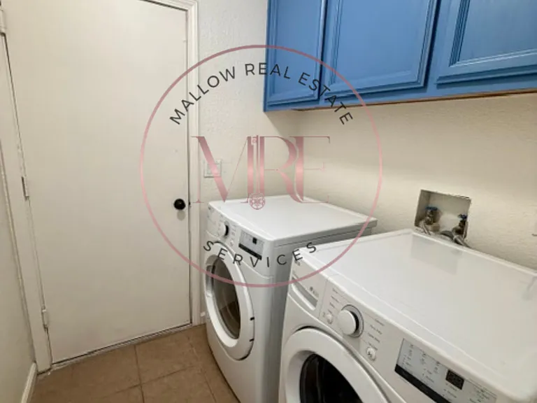 1700 Brookglen Dr — Photo 10