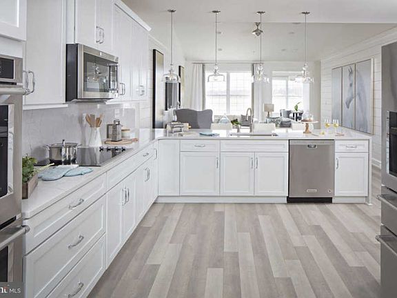 5th image of 818 Moorings Cir