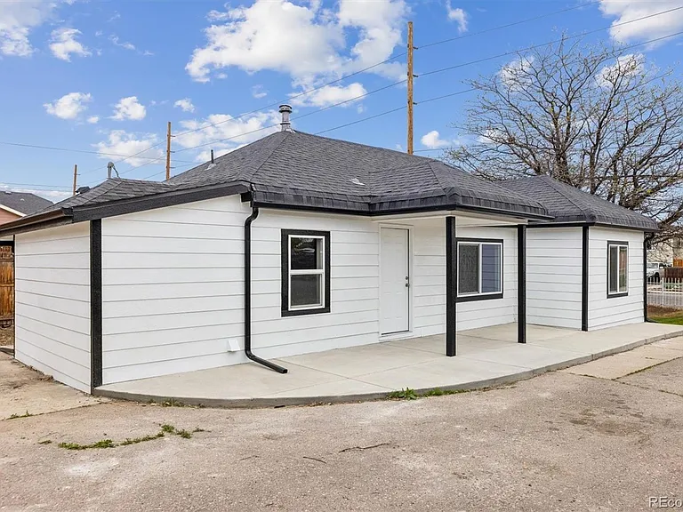 1285 S Irving St — Photo 3