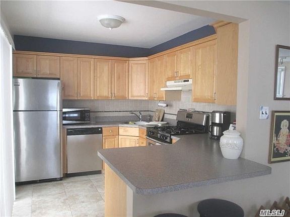 2nd image of 32 Wyoming Ave