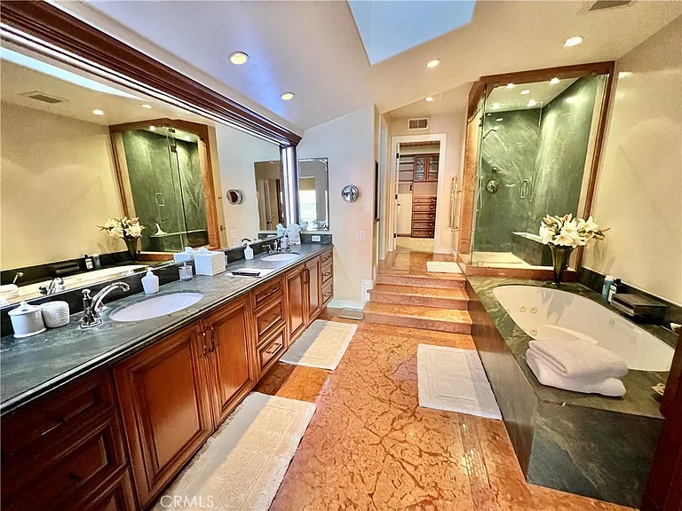 1137 Marine Dr — Photo 20