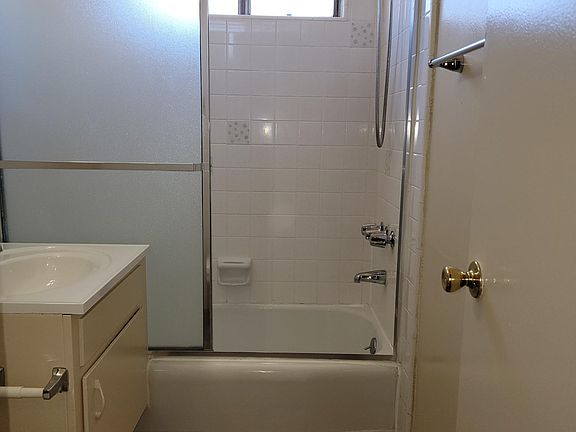 4th image of 612 N Orange Dr APT 5
