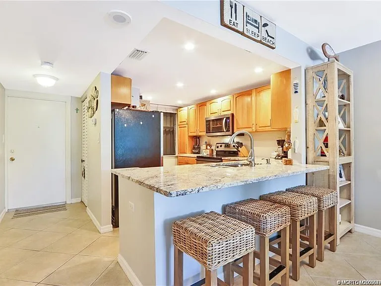 10600 S Ocean Dr #2 — Photo 1