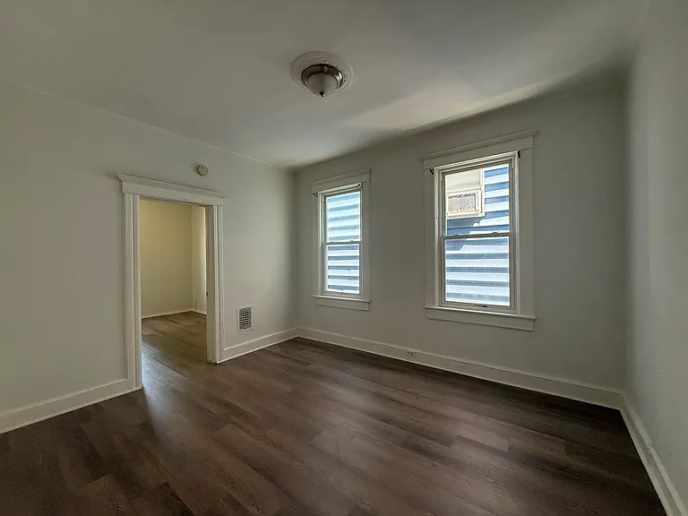 346 Armstrong Ave #B2 — Photo 4