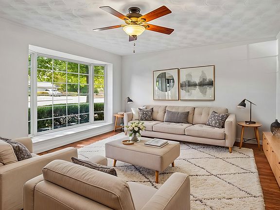 4th image of 1228 Farnham Ct E