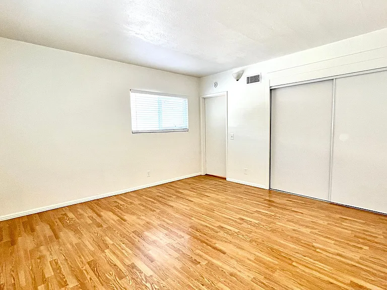 631 N Harvard Ave — Photo 10