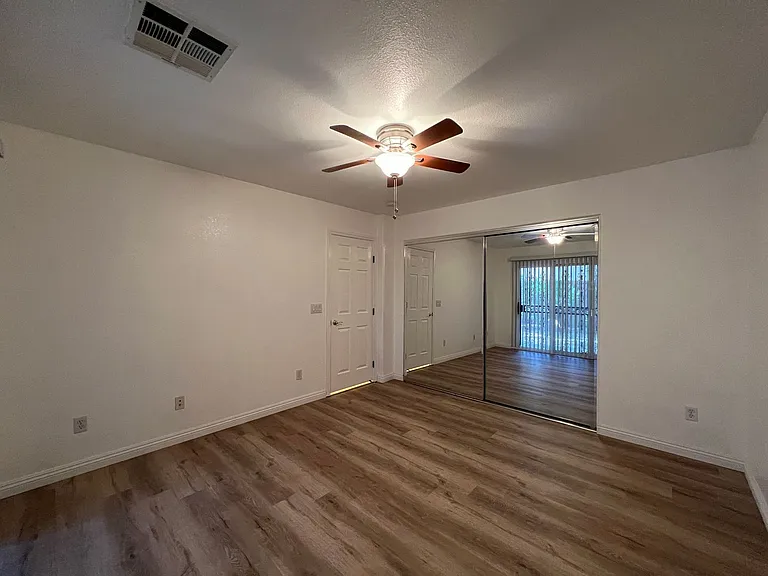 5561 Anticipation Ct — Photo 12