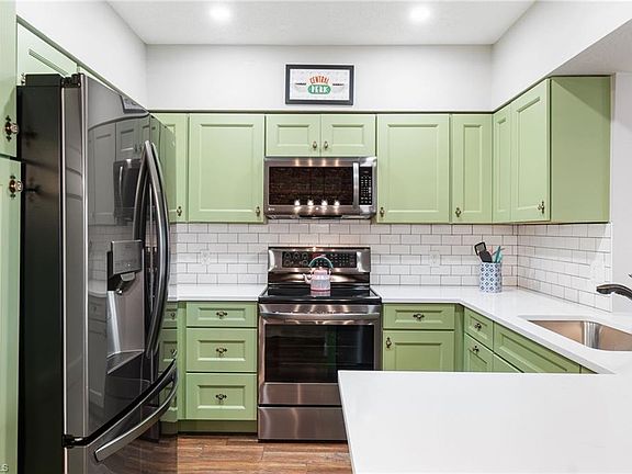 4th image of 108 Tuscana CT #608