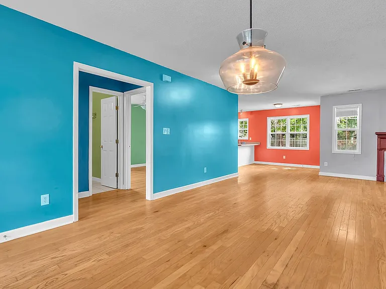 403 Arabian Ln — Photo 9