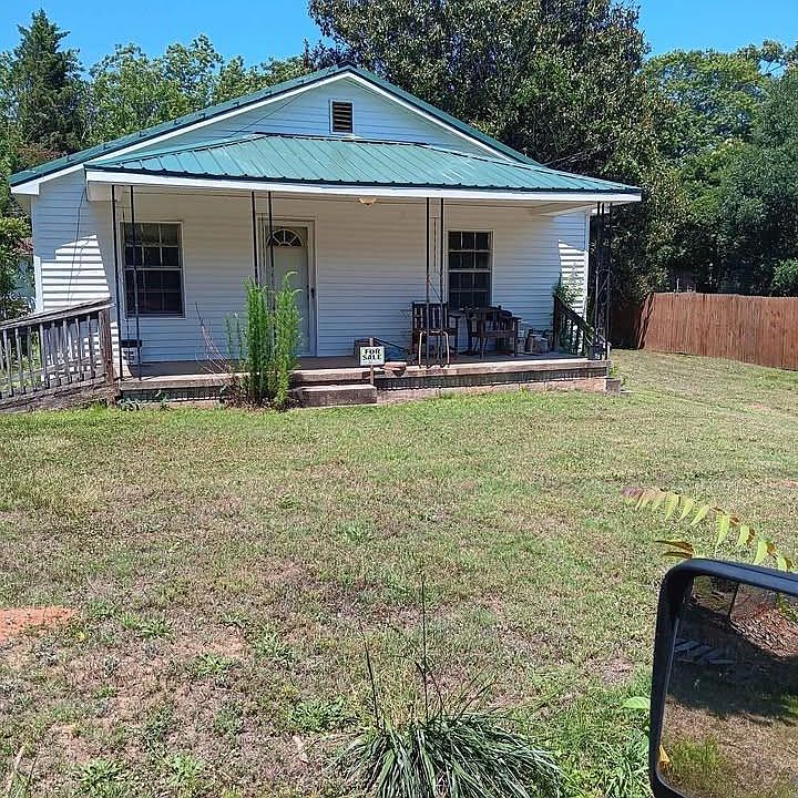 1st image of 303 Lily St