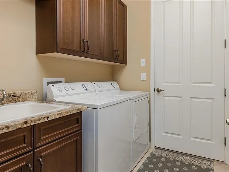 8309 Adelio Ln — Photo 16