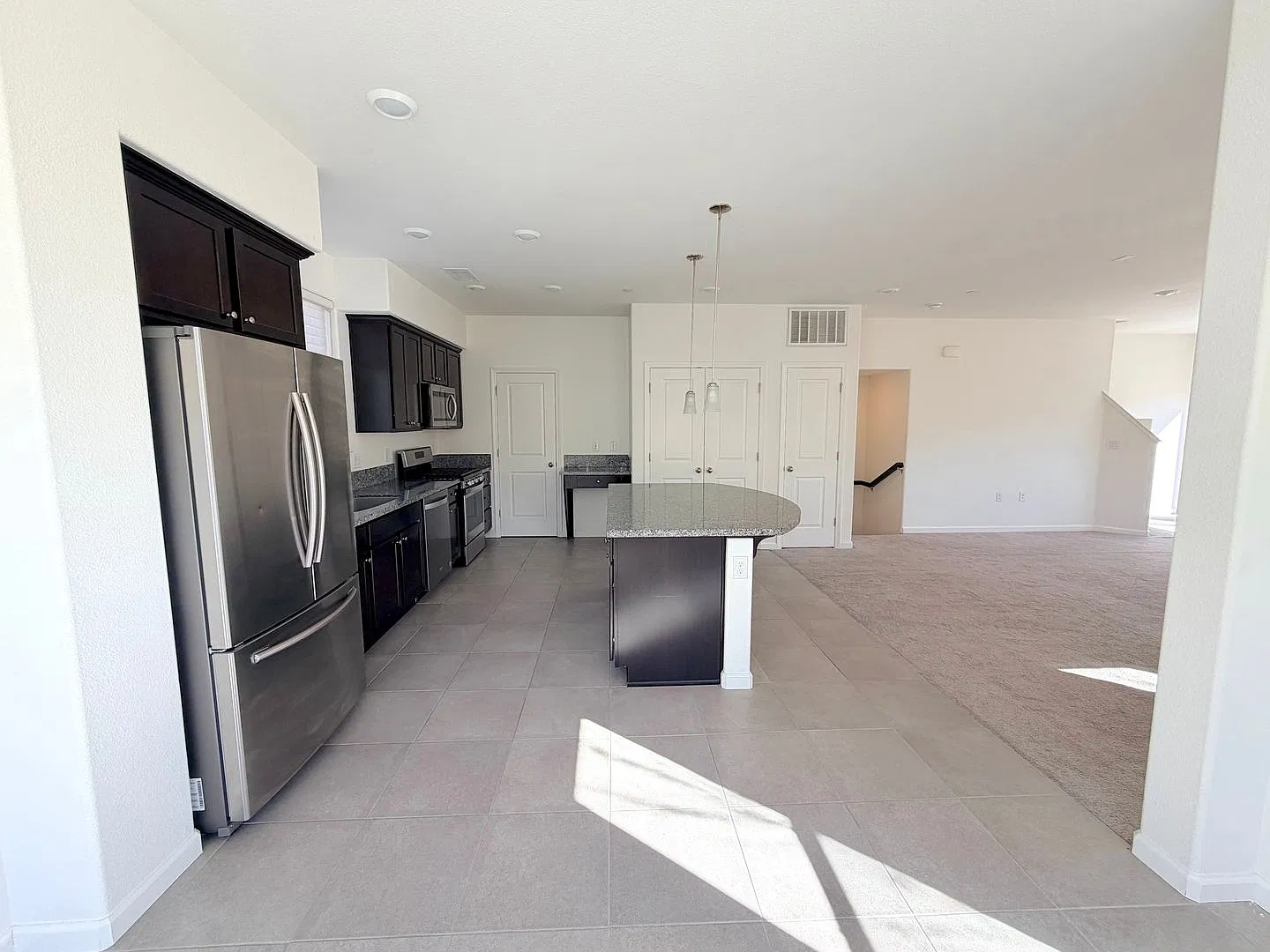 NW Reno Luxury End Unit Townhouse - On the Truckee River/Easy Commute to Truckee — Photo 4