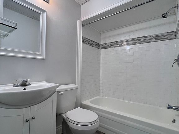 5th image of 581 Pierre Ave #5