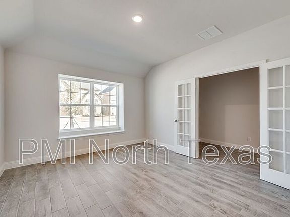 3rd image of 309 Amenduni Ln