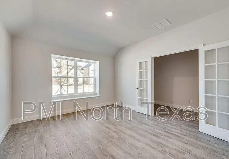 309 Amenduni Ln — Photo 3