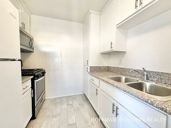 4th image of 1055 S Wooster St APT 1