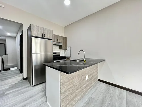 163 Elwood Ave Photo 1