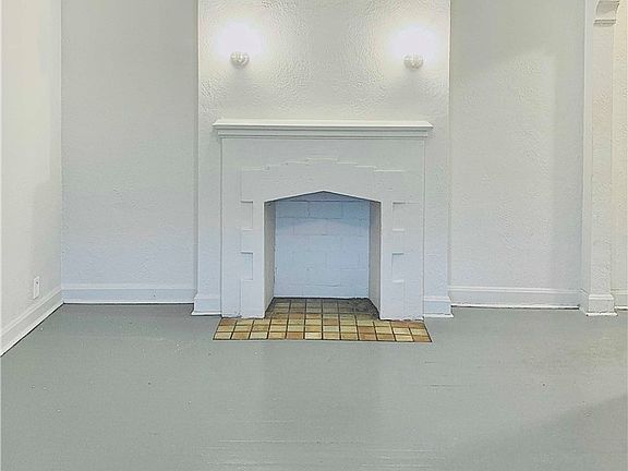 3rd image of 2836 E 130th St #1L
