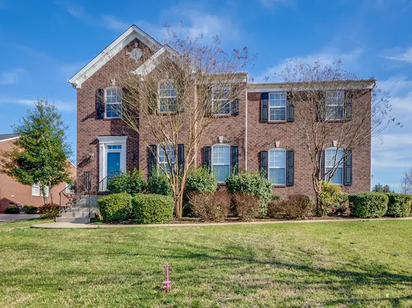 1058 Avery Trace Cir, Hendersonville, TN 37075