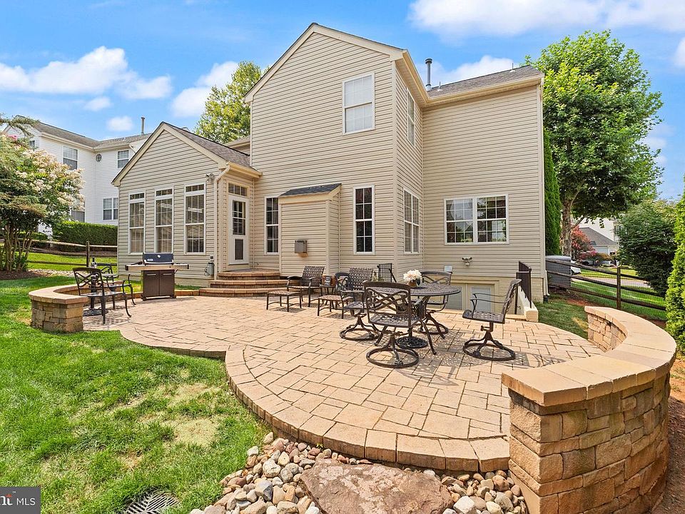 2nd image of 47003 Bainbridge Pl
