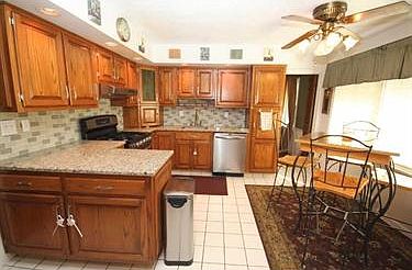 2nd image of 1100 Woodland Pl