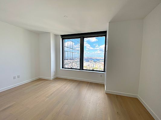 5th image of 3 Court Sq APT 5207