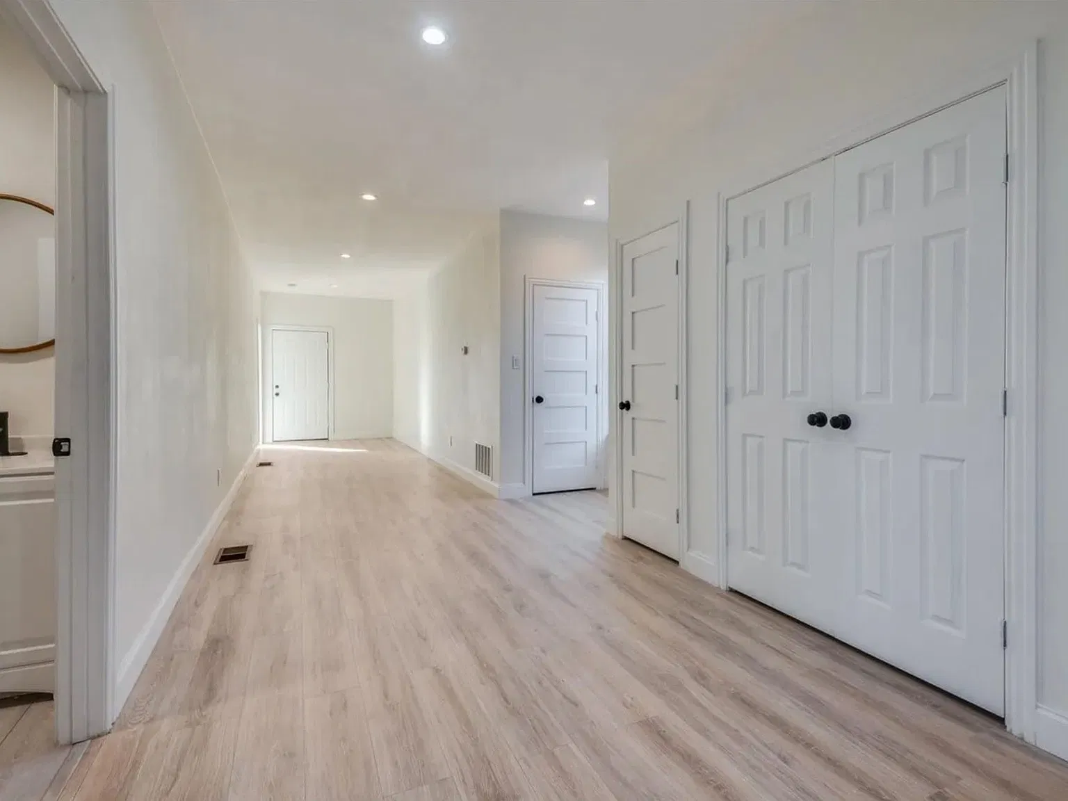 3 bed, 2.0 bath, 2616 sqft, $2,200 — Photo 2
