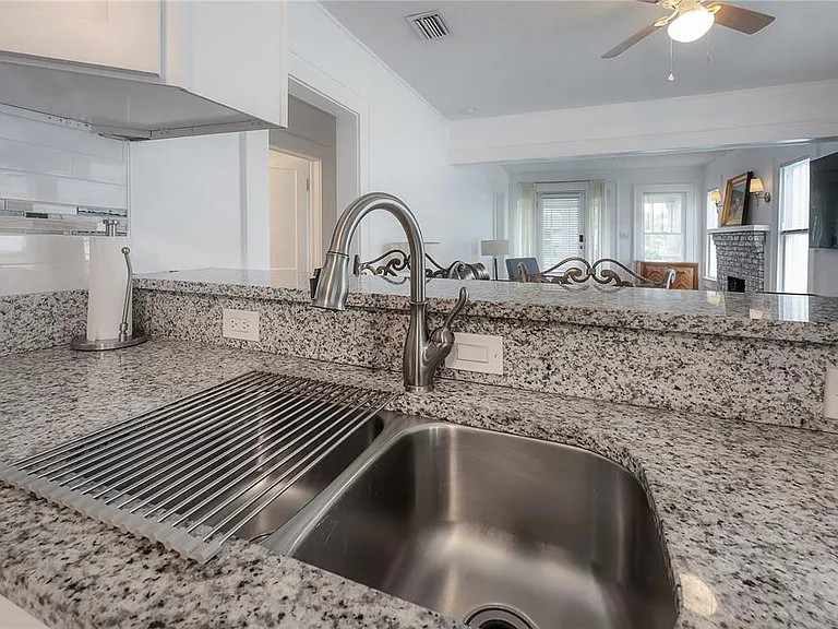 207 W Hiawatha St — Photo 10