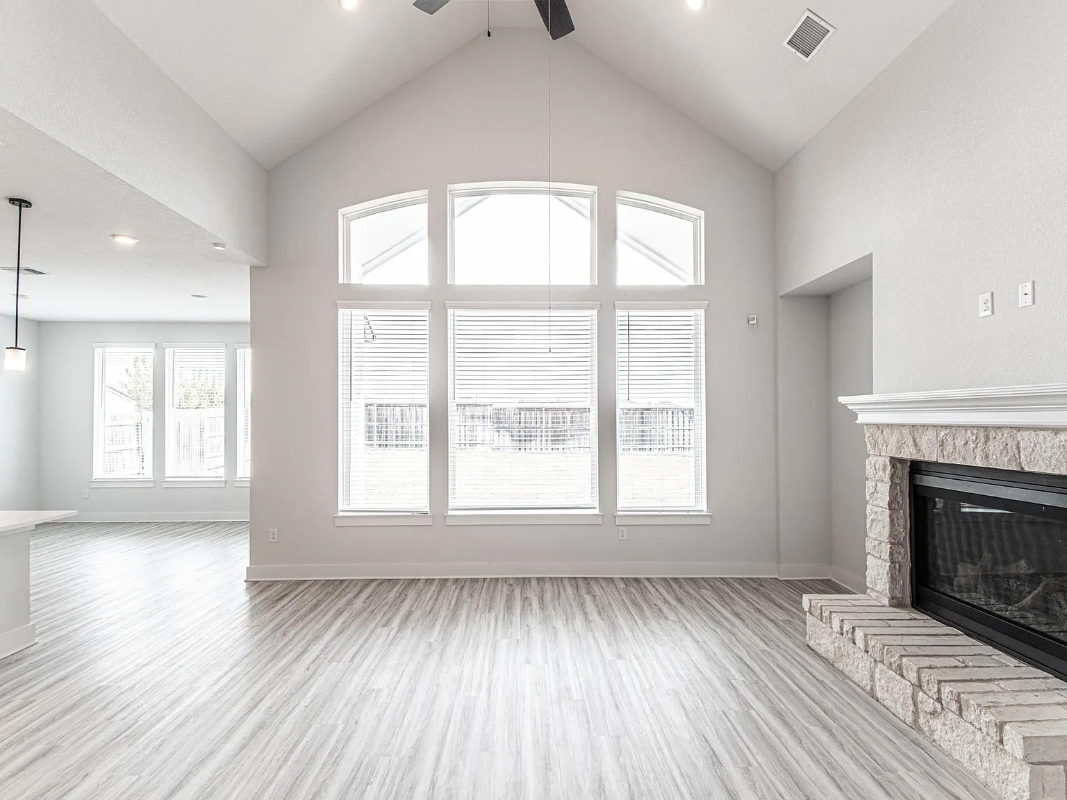 4 bed, 3.0 bath, 2773 sqft, $2,850 — Photo 3