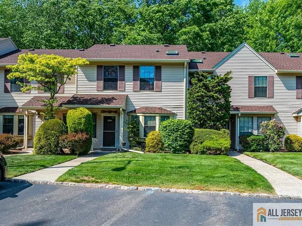 2704 Cricket Cir, Edison, NJ 08820