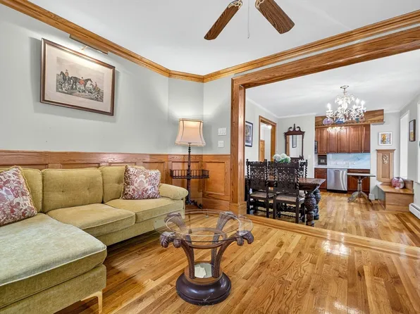 69 Myrtle St APT 2, Boston, MA 02114