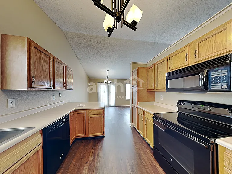 5606 Wood Hollow Dr — Photo 4