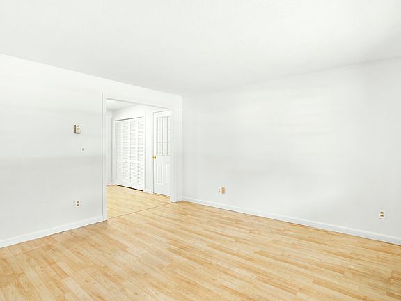 3rd image of 29 High Knoll Drive