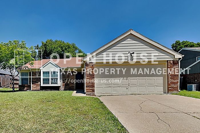 1st image of 407 Rosemary Ln