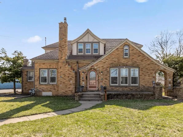 723 Water Street, Prairie Du Sac, WI 53578