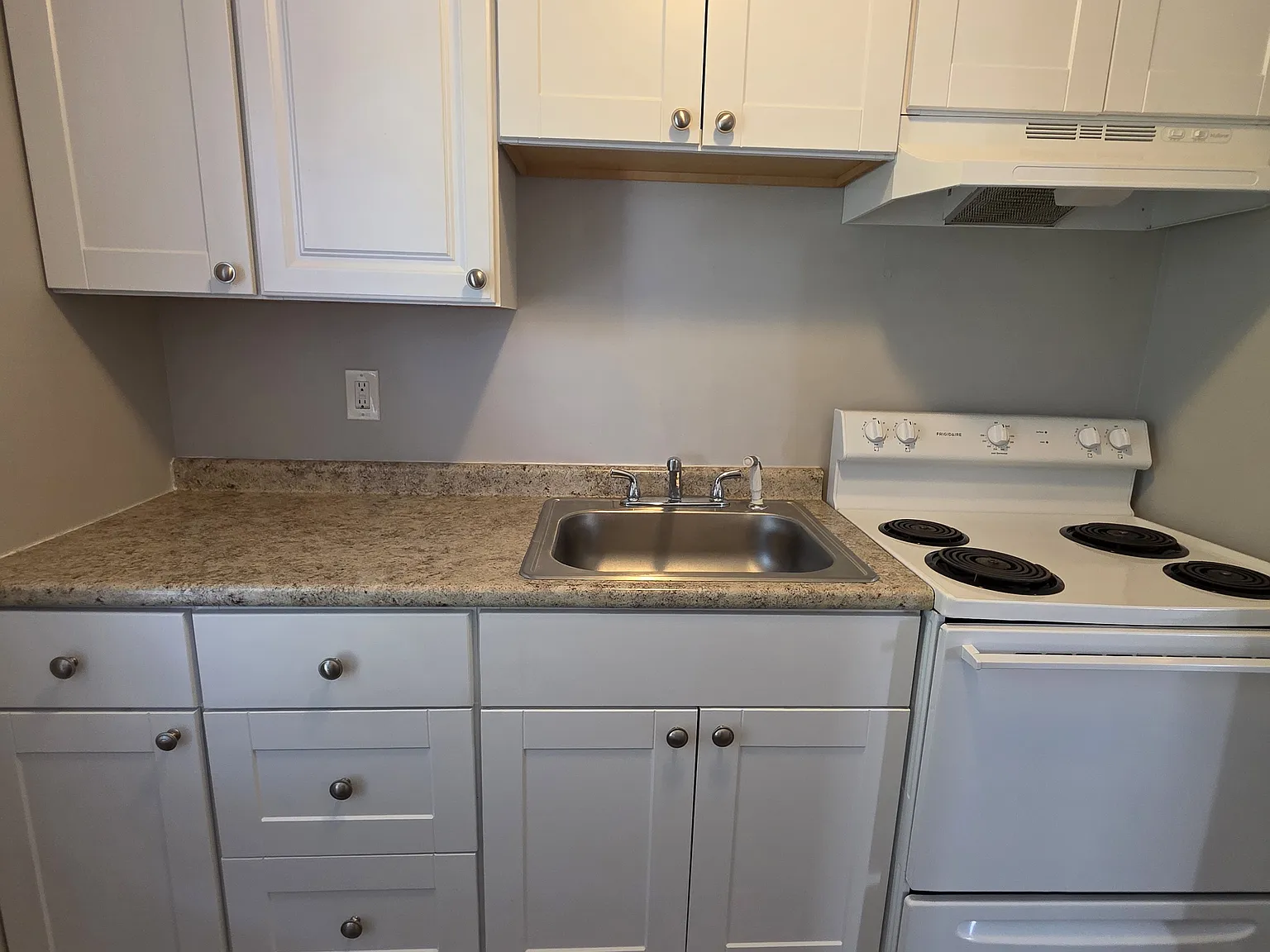 509 E Commercial Ave — Photo 2