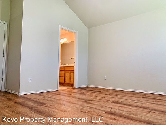 5th image of 1825 Creekside Dr