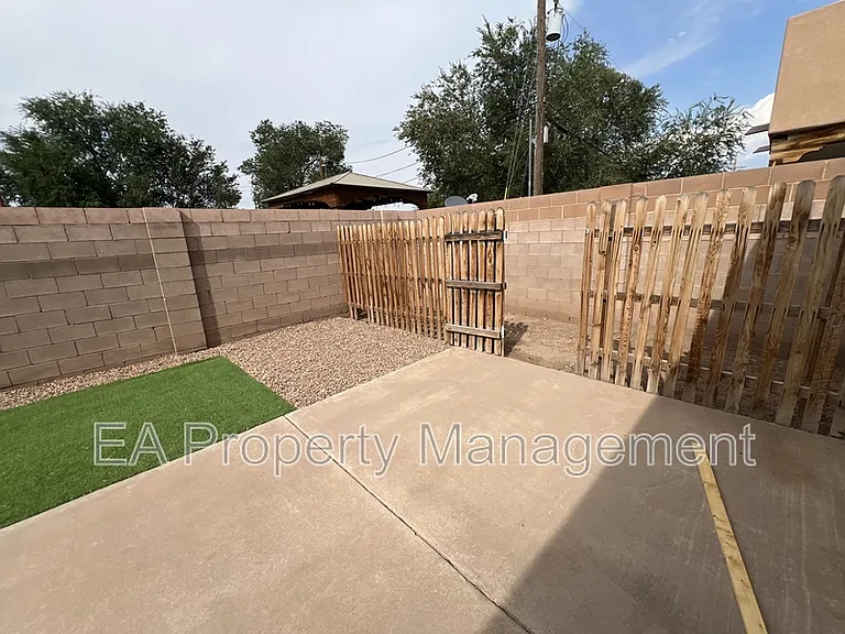 2605 Sarita Ave NW — Photo 14
