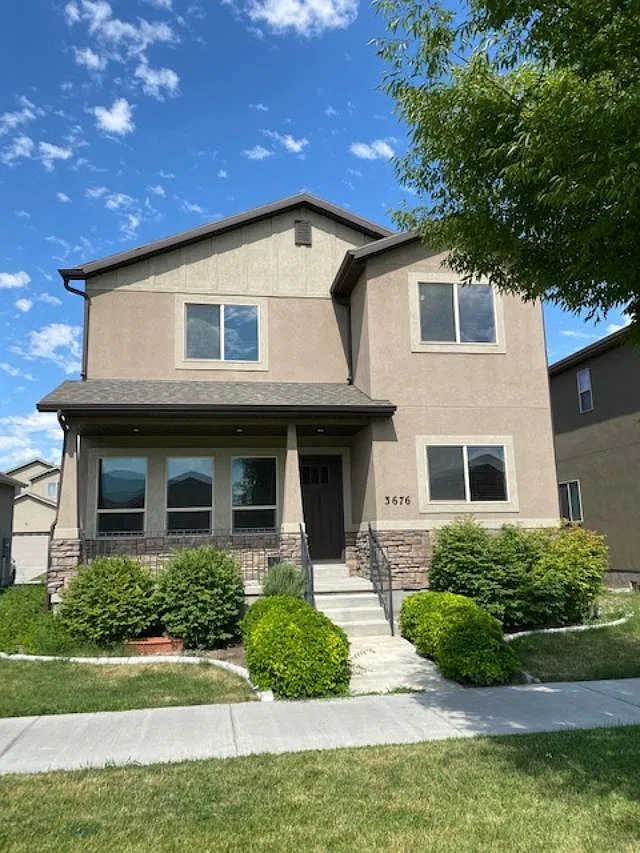 3 bed, 2430 sqft, $2,200 — Photo 1