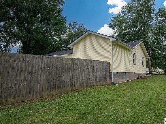 5th image of 428 N Hillcrest Dr