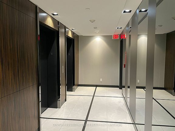 4th image of 3018 Yonge St #1111