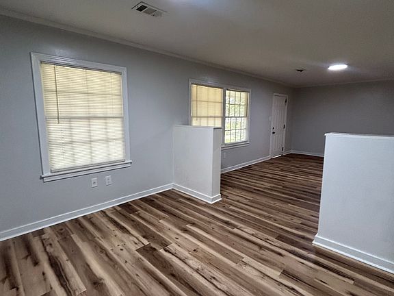 5th image of 212 Robinhood Rd